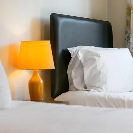 Retreat With Free Parking Сasa de vacaciones