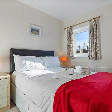 Retreat With Free Parking *